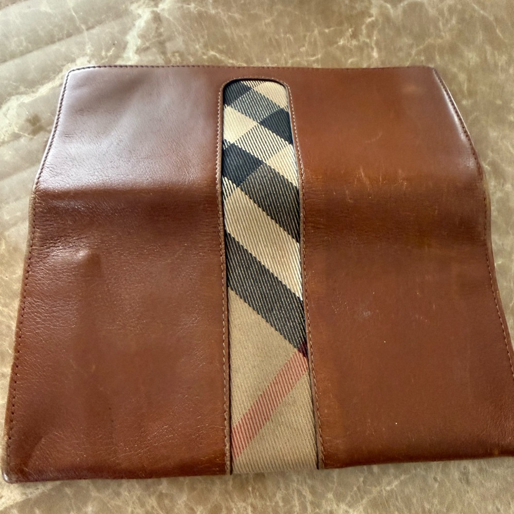 Burberry Brown Leather Wallet with Plaid Accent - Picture 3 of 4